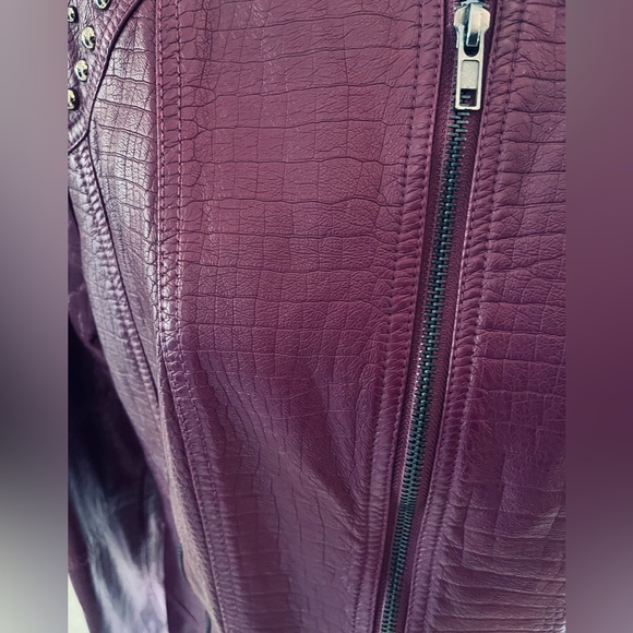 V Cristina Beautiful embossed leather jacket - Picture 3 of 15